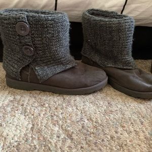 Snow boots